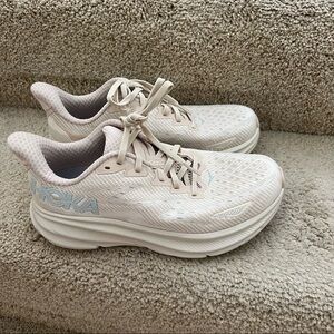 Women’s Hokas, Clifton